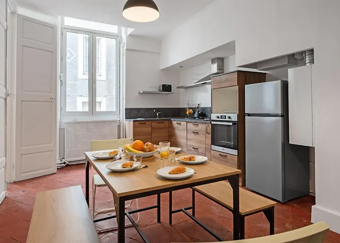 Le Louis Xvi - Majestueux Centre Apartment